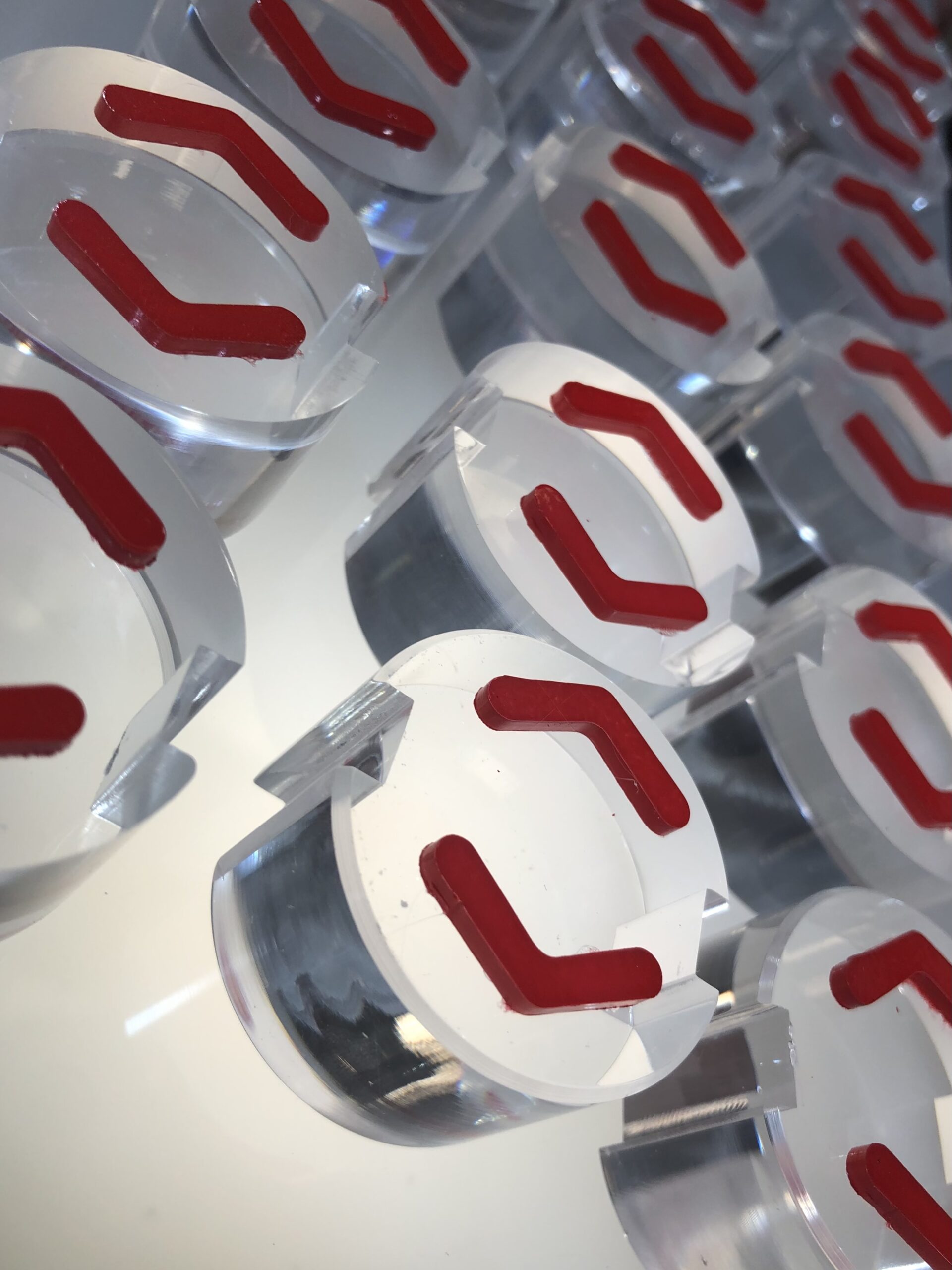 Lavorazione plexiglass su misura realizzata da Valmar Service a Torino